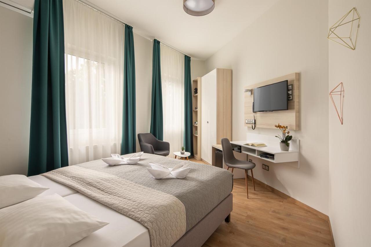 Kristaly Hotel Keszthely Exterior photo